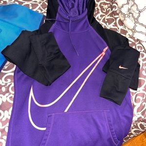 small nike hoodie with thumb holes